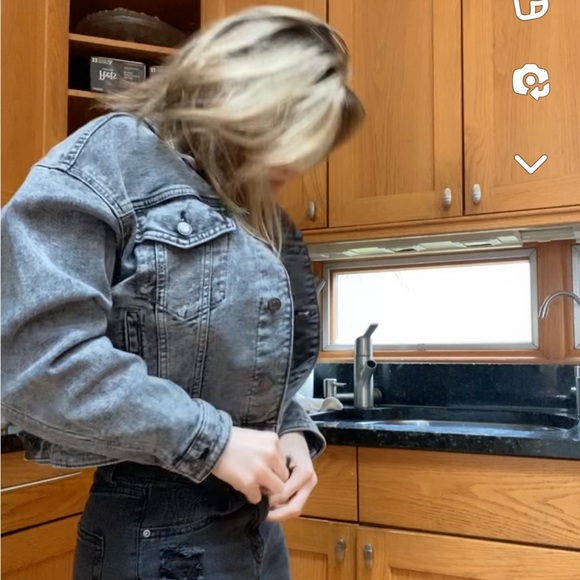 Womens Timeless Denim Jacket - Picture 5 of 9